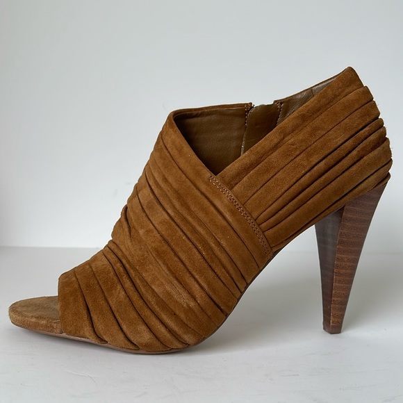 Vince Camuto Womens Anara Suede Bootie size 6.5M - Picture 1 of 8